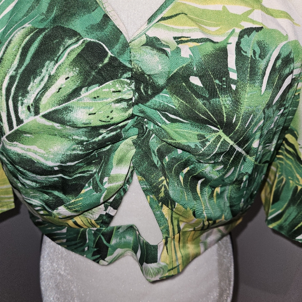 Green Tropical Top - Picture 2 of 4